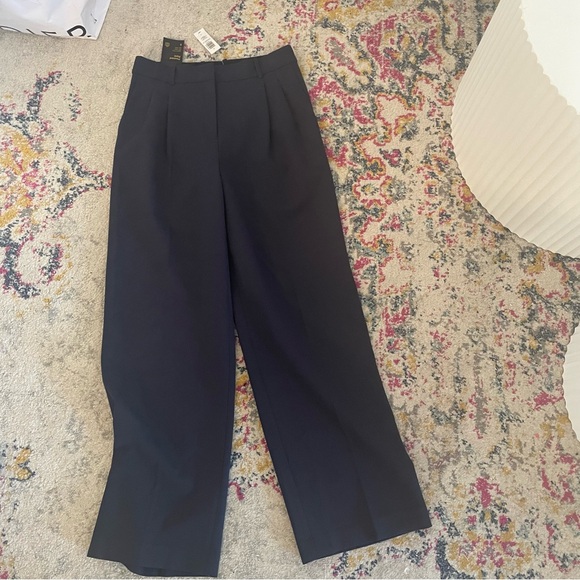 NWT Aritzia Babaton Pleated Pant in Dark Night Navy Size 6 - Picture 15 of 15